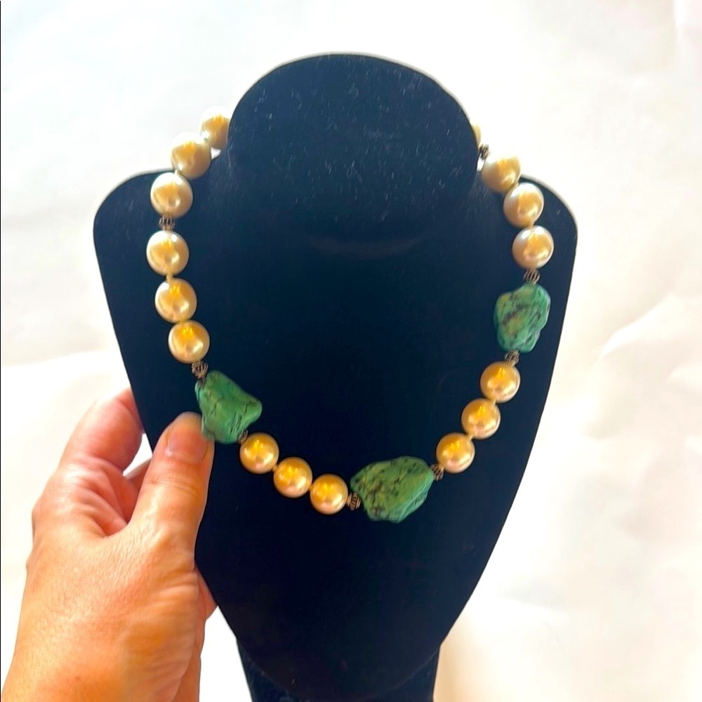 Elegant Faux Chunky Pearl and Turquoise Necklace